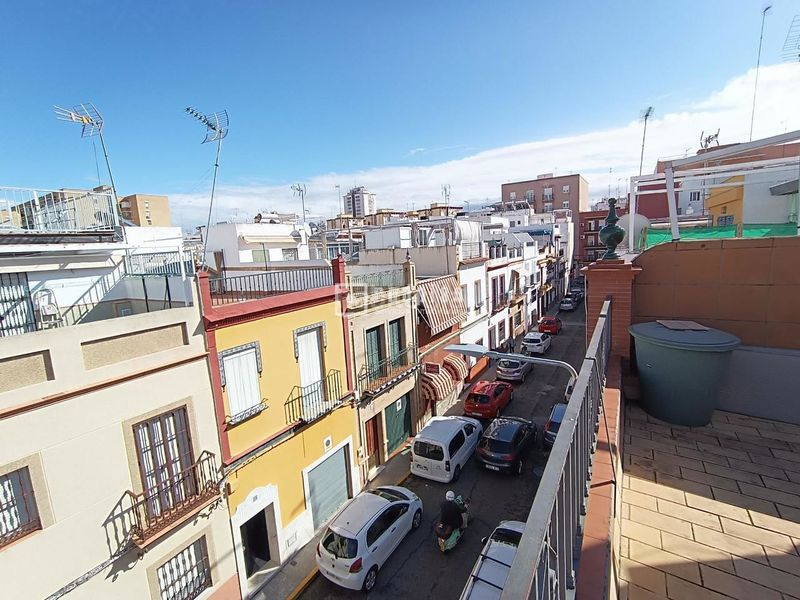 Foto 7b33e27d-84dc-438d-b85a-7480b915bba5. Casa amb aparcament a Triana Este Sevilla