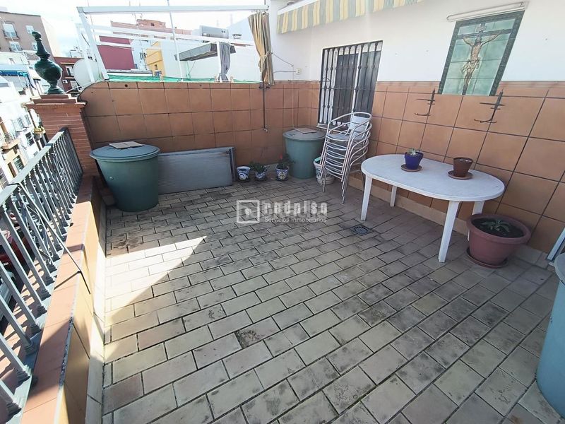Foto 7e2012f8-4708-40eb-8fa4-7a738b33875e. Casa amb aparcament a Triana Este Sevilla