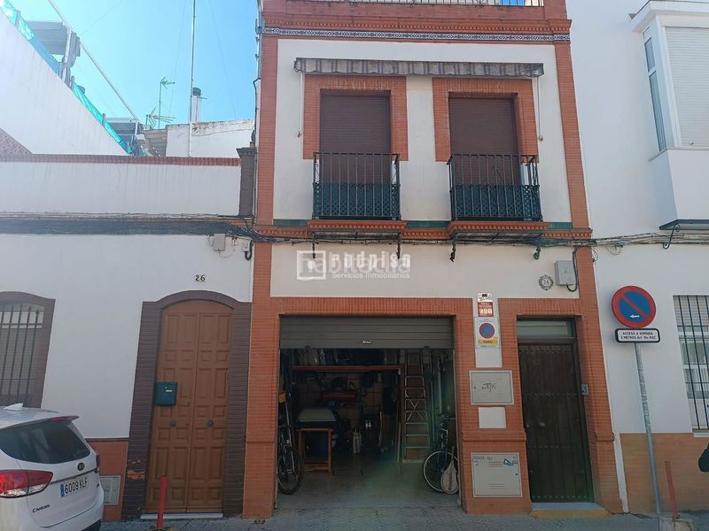 Foto cca3da00-ceae-43c0-86f0-2114ed8108eb. Casa amb aparcament a Triana Este Sevilla