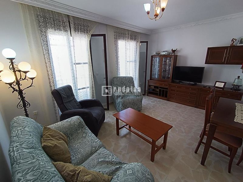 Foto d5eb11a0-bad8-4439-ba02-26170bcc8997. Casa amb aparcament a Triana Este Sevilla