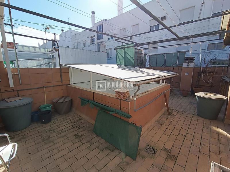 Foto f34b3453-8ddd-4a57-85c3-9afdbfda07bd. Casa amb aparcament a Triana Este Sevilla