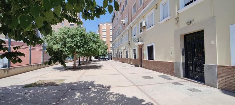 Foto 0c0549a7-a4d7-42ed-a831-385d6f551656. Piso  con tres dormitorios en zona peatonal junto al rio genil en Granada