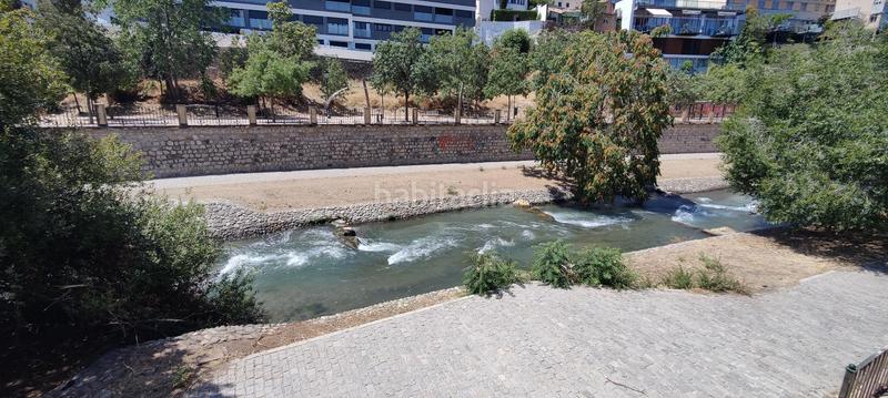Foto 56c8e8b8-2cdc-422e-92ed-8ba04921880b. Piso  con tres dormitorios en zona peatonal junto al rio genil en Granada