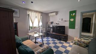 Appartement à Crta. De la Sierra. Piso con tres dormitorios en zona peatonal junto al rio genil
