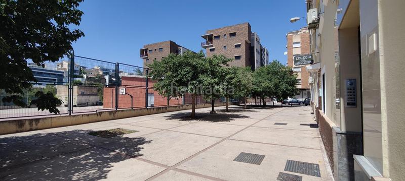 Foto db6e4e52-4492-4cca-a873-2a0841c50fb3. Piso  con tres dormitorios en zona peatonal junto al rio genil en Granada