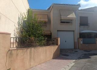 Reihenhaus in Huétor Vega. Magnífica vivienda en la mejor zona de huétor vega
