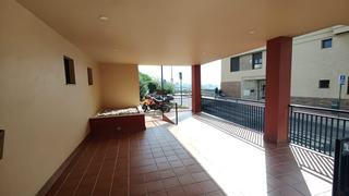 Rez-de-chaussée à Camino de los Neveros - Serrallo. Vivienda luminosa y con muchas posibilidades en el serrallo