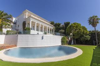 Casa a Zona Centro Comercial Torrequebrada. Impresionante villa de 6 dormitorios en torrequebrada con vistas