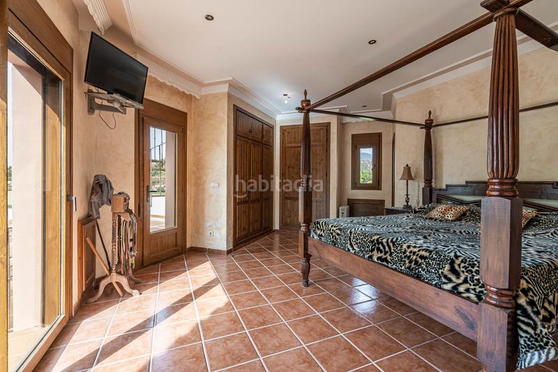 Foto 6c2874a6-eaa7-477d-8545-dd2820c99d41. Casa amb aparcament a Los Llanos Estepona