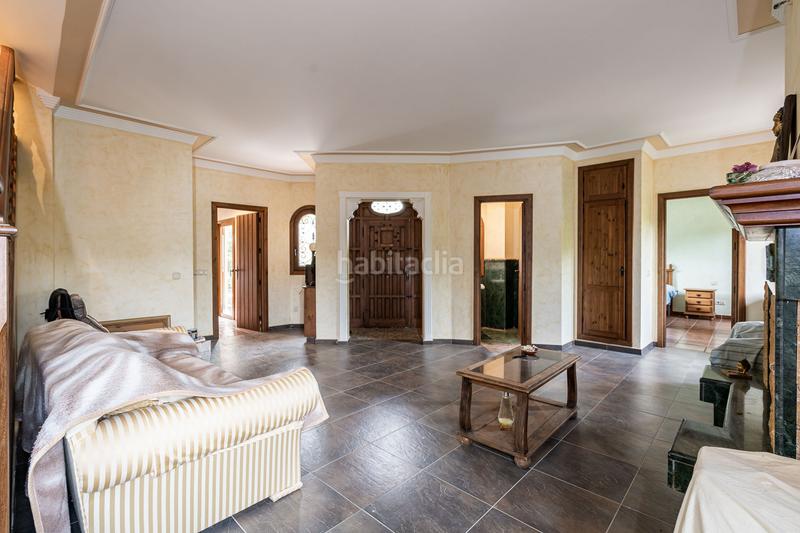 Foto 7ff88b35-4087-42f1-9480-042f5e385253. Casa amb aparcament a Los Llanos Estepona