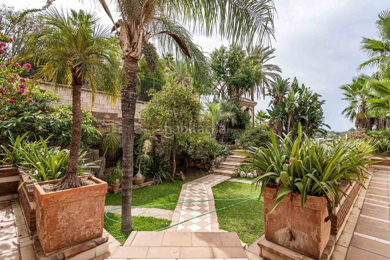 Foto f16652f9-b891-4158-94a3-3c92c00f546f. Casa amb aparcament a Los Llanos Estepona