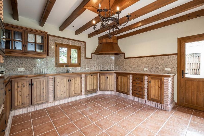 Foto f9818818-8c23-42e3-9f7e-3aa84498271e. Casa amb aparcament a Los Llanos Estepona