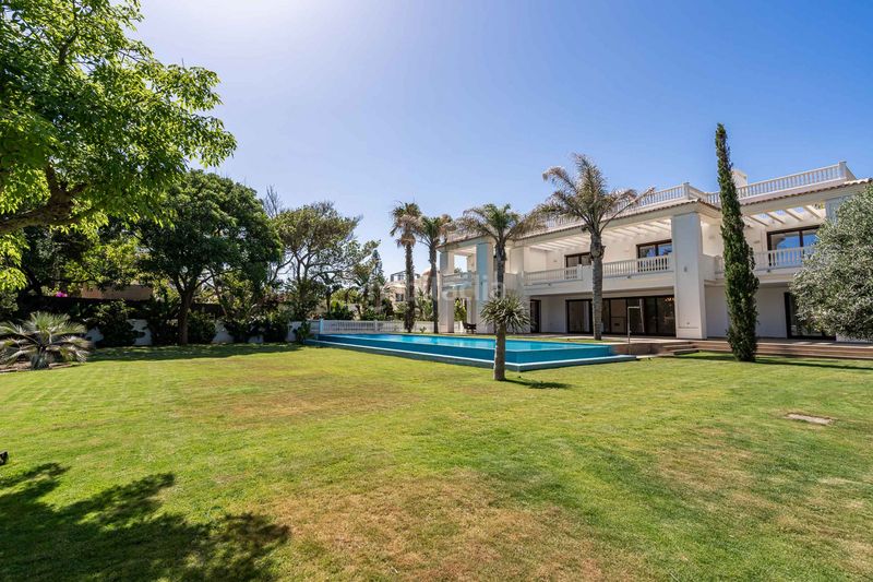 Foto 90fa84f2-7b90-4a75-81a7-a2b9bdc059c9. Casa amb aparcament piscina a Casasola Estepona
