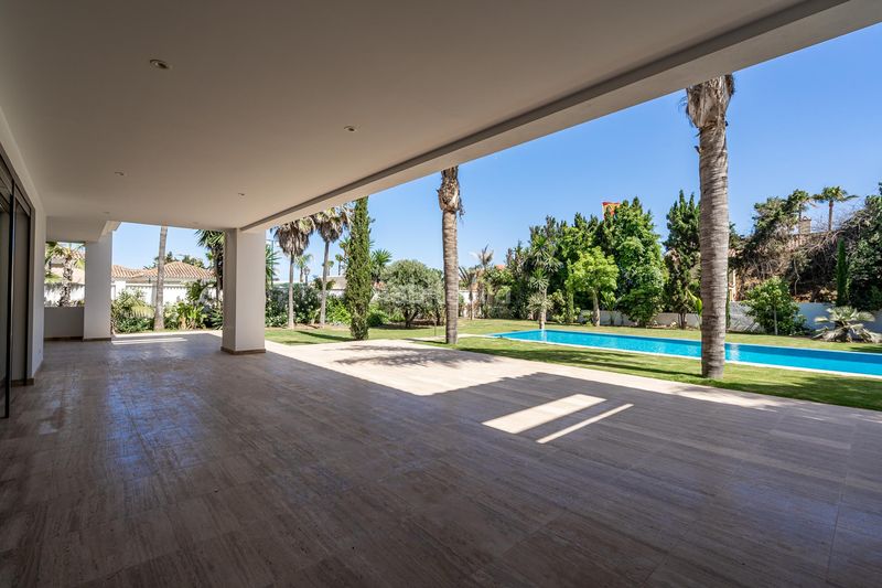 Foto c2b5522d-c4af-4cb7-b967-40bb58da6d75. Casa amb aparcament piscina a Casasola Estepona
