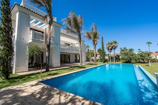 Casa a Casasola. Villa de lujo de 6 dormitorios en la prestigiosa guadalmina baja