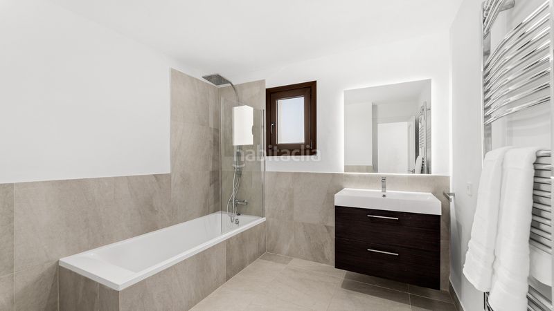 Foto 9c5d59e3-222a-4e43-93b5-798281ca910a. Casa amb aparcament piscina a La Concha - Resina Golf Estepona