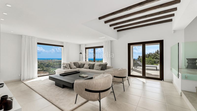 Foto bd6c8bfc-a8ae-4259-87e8-fb0eda928635. Casa amb aparcament piscina a La Concha - Resina Golf Estepona