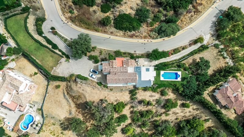 Foto df3eab5a-10ba-424a-90cf-279062627274. Casa amb aparcament piscina a La Concha - Resina Golf Estepona