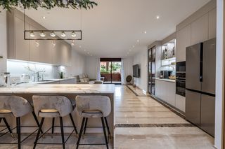 Planta baixa a Guadalmansa. Apartamento en planta baja de 4 dormitorios reformado cerca de l