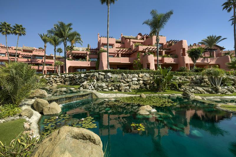 Foto 2a562a7f-c835-4ab2-a32b-4770595ca9a7. Erdgeschoss mit parking pool in Guadalmansa Estepona