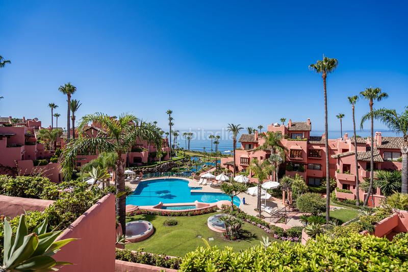 Foto 767dd60f-672f-4684-a8b6-9bf88e779dec. Penthouse with heating parking pool in Guadalmansa Estepona