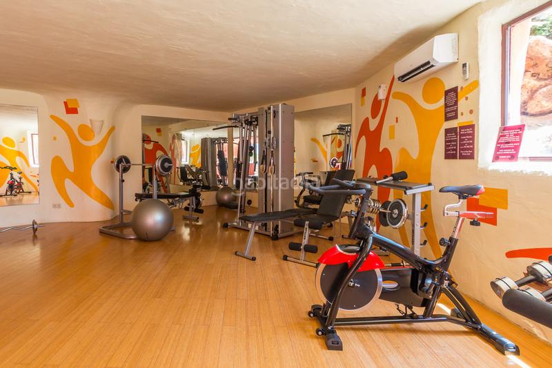 Foto 303537c7-023b-43a5-9d9e-2b7f2d49c29b. Ground floor with parking pool in Guadalmansa Estepona