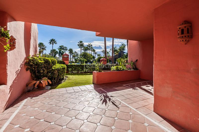 Foto 5cd697e2-9f60-46e7-8fe9-3fbe863c89ac. Ground floor with parking pool in Guadalmansa Estepona