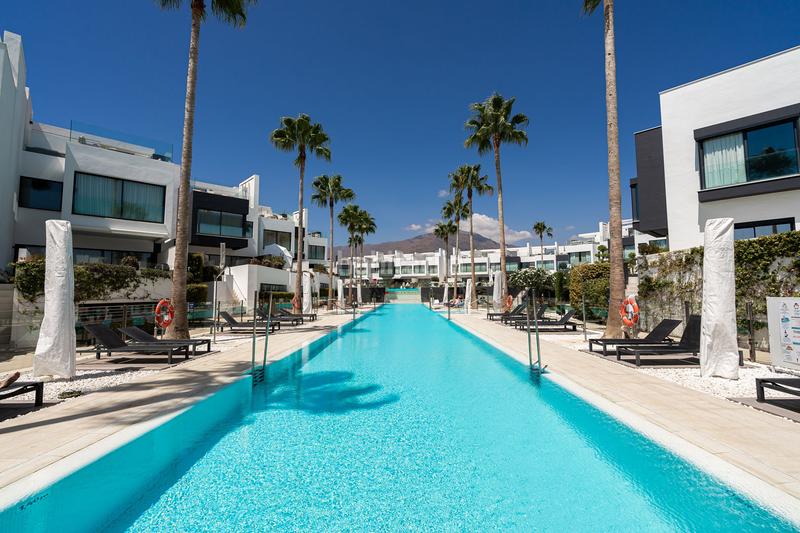 Foto 9e6cc7c4-121d-49b1-914c-562ca4fd1b35. Semi detached house with parking pool in Guadalobón Estepona