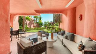 Rez-de-chaussée à Costalita ii 0. Apartamento en planta baja de 3 dormitorios y 3 baños orientado