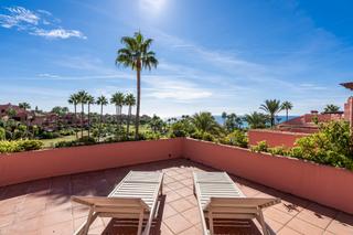Attique à Guadalmansa. Ático de lujo frente al mar en cabo bermejo, estepona