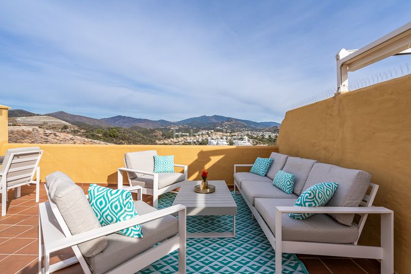 Foto cc937336-0082-4288-9559-cd63a83f1a28. Location triplex dans n/a dans Parque Central Estepona