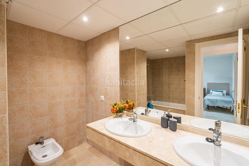 Foto 2cc5de55-03eb-4445-8ca7-9a5ba0e51d70. Miete dreistöckige wohnung in n/a in Parque Central Estepona