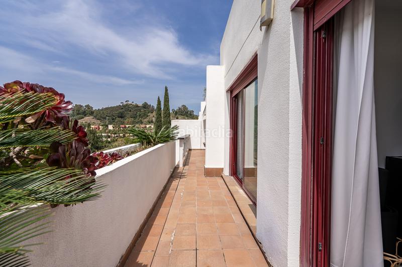 Foto 16aaf427-165b-4ec8-9dd9-312e66b10cbe. Apartamento atractivo apartamento con vistas panorámicas al jardín y a las montañas en el parque botánico! en Benahavís
