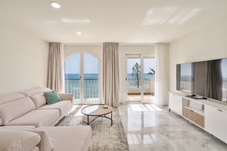 Location Appartement à Guadalobón. Elegante apartamento junto a la playa con vistas al mar en arena