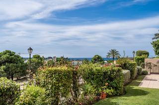 Planta baixa a La Concha - Resina Golf. Elegante apartamento en planta baja con vistas al mar en la resi