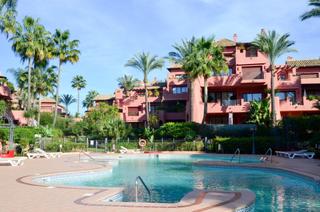 Planta baixa a Guadalmansa. Precioso apartamento en planta baja en urbanización frente al ma