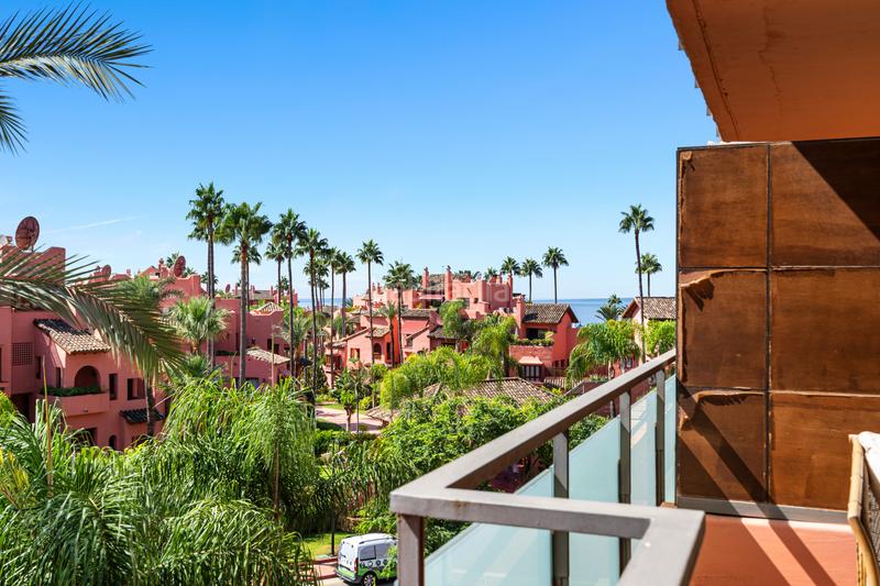 Foto 69448563-adc4-457d-8e1a-0fb116e59ad4. Appartement mit parking pool in Guadalmansa Estepona