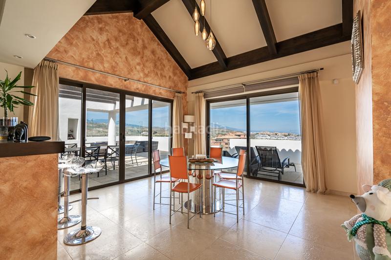 Foto f3136d03-71ff-428b-ab3a-e56bf0c4d49f. Alquiler ático exquisito ático en Los Flamingos golf, benahavis en Benahavís