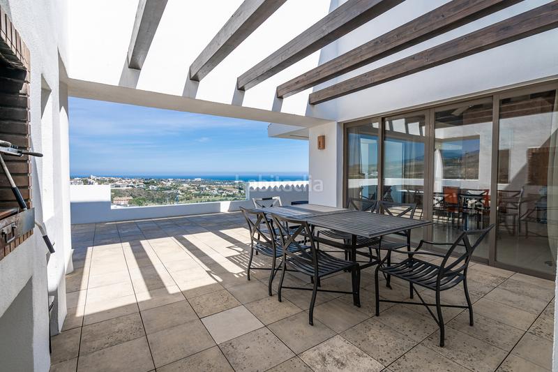 Foto 456084e9-1c6c-42c8-8e1c-7366c1030036. Rent penthouse with parking pool in Los Flamingos Benahavís