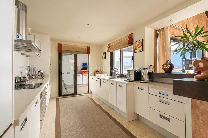 Foto 65d68a85-4795-4ea5-a804-b2fa2a921d0a. Rent penthouse with parking pool in Los Flamingos Benahavís