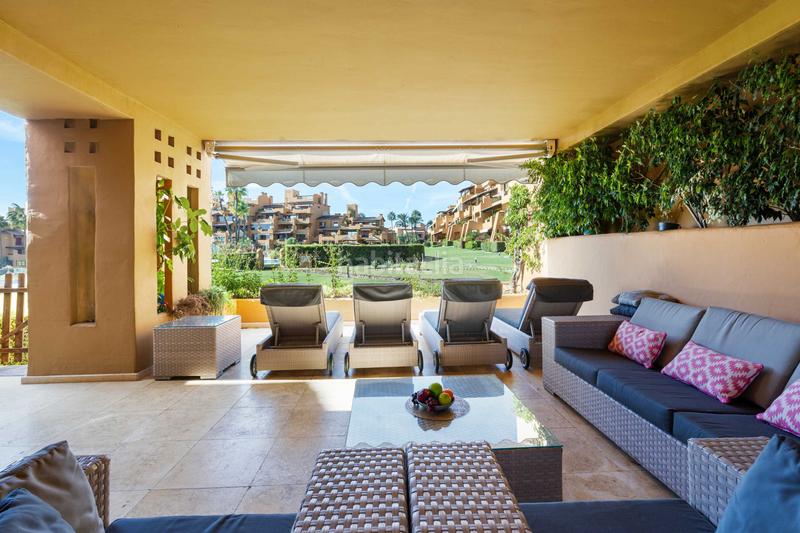 Foto 3b41744f-63f5-4ddc-bf40-49206afbd798. Rent ground floor with parking pool in Zona de Punta Plata Estepona