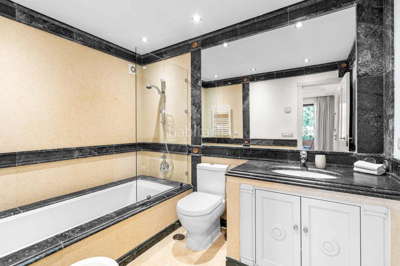 Foto f82ad2f0-6982-41a9-b3a8-28c8c5ecaa95. Location rez-de-chaussée avec parking piscine dans Zona de Punta Plata Estepona