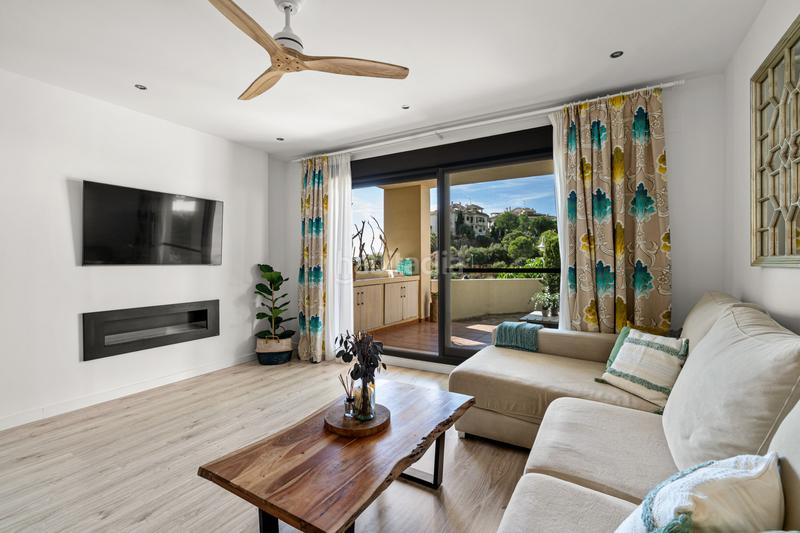 Foto 4c9b8d0e-740e-4b73-8d93-4066a5b446bf. Alquiler planta baja apartamento en planta baja con vistas panorámicas en selwo, este en Estepona