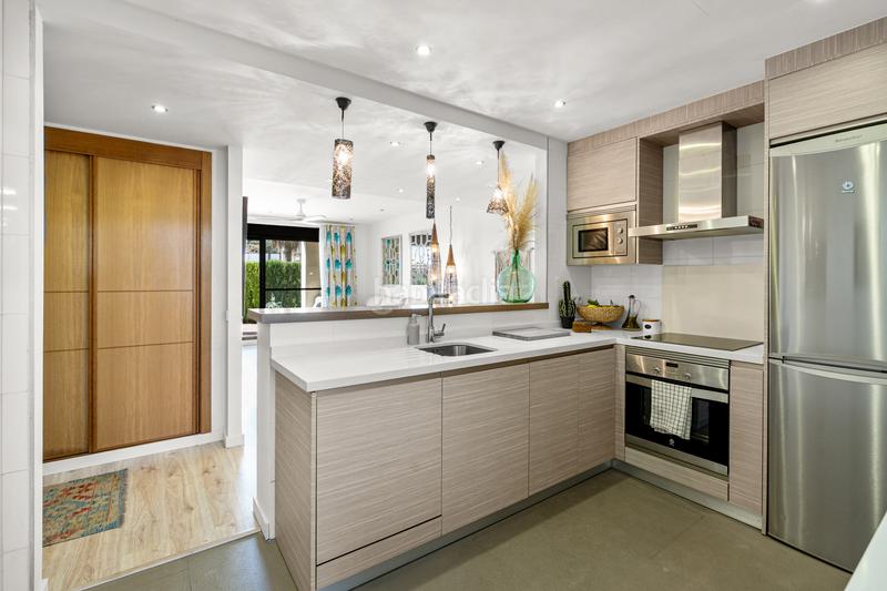 Foto 471336e6-1482-4c66-b7f5-cc8bfa62e177. Lloguer planta baixa amb aparcament a La Concha - Resina Golf Estepona