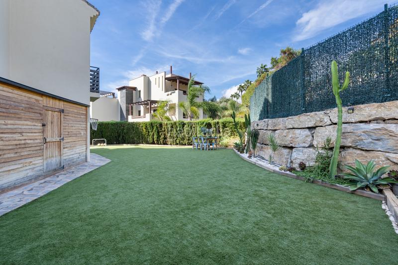 Foto 44b5edb8-4efc-410e-a8c0-69f93dcfea64. Location rez-de-chaussée avec parking dans La Concha - Resina Golf Estepona