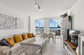 Piccolo appartamento in San Luis de Sabinillas. Apartamento en primera línea de playa con vistas al mar en sabin