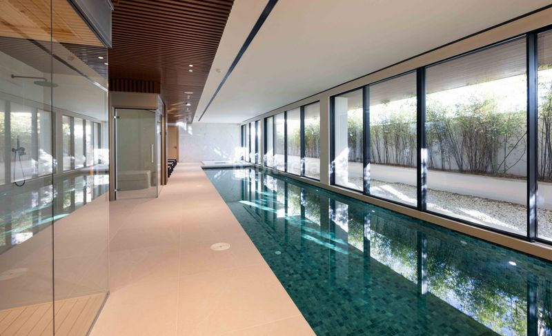 Foto 166e0bd2-bfc5-4de9-b316-1c3d9ce60b0d. Apartament amb calefacció aparcament piscina a puerto de Estepona Estepona