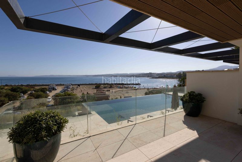 Foto 7a3bd022-62bf-48ef-8707-c45a9755540b. Apartament amb calefacció aparcament piscina a puerto de Estepona Estepona
