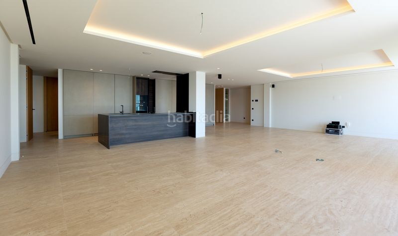 Foto 8bbdcc3d-79d0-498d-b727-f87e72cd5478. Apartament amb calefacció aparcament piscina a puerto de Estepona Estepona