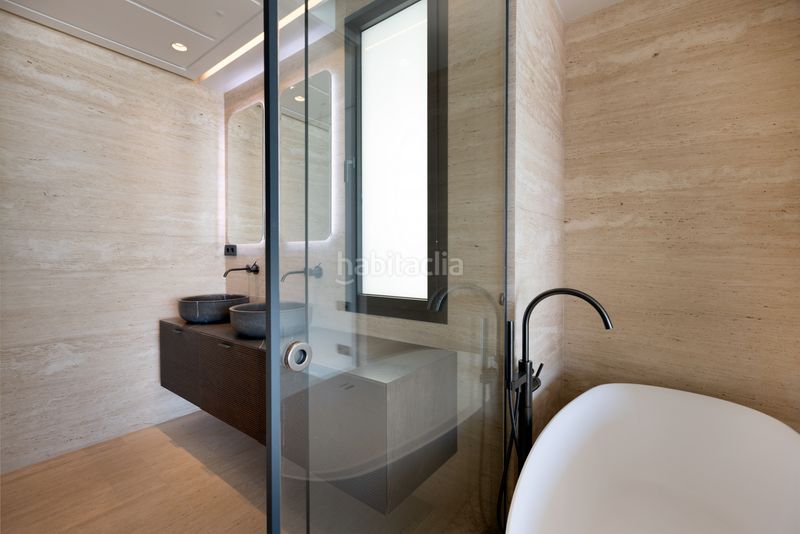 Foto 439b9295-cd60-4ce9-a889-3a82c0facd98. Apartament amb calefacció aparcament piscina a puerto de Estepona Estepona